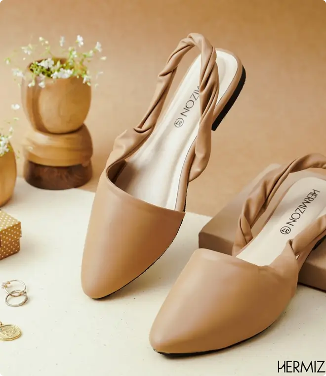 Nude Hermizon mules photographed in the studio